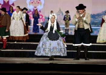 Leire Arellano Ruiz se corona como la nueva Bellea del Foc Infantil para las Hogueras 2026