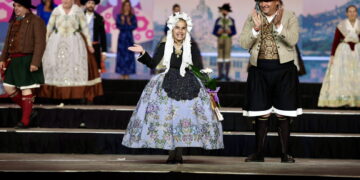 Leire Arellano Ruiz se corona como la nueva Bellea del Foc Infantil para las Hogueras 2026