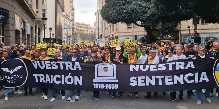 Convocada una gran manifestación contra la gestión de Peter Lim y el Ayuntamiento de Catalá 1 Convocada una gran manifestación contra la gestión de Peter Lim y el Ayuntamiento de Catalá