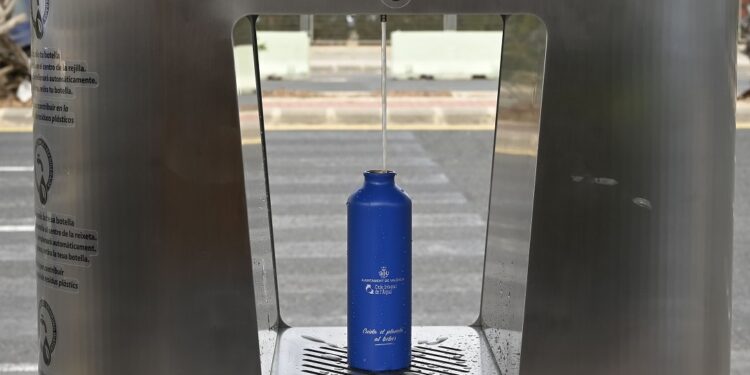 Las fuentes refrigeradas de Valencia suministrarán más de 136.000 litros de agua este verano