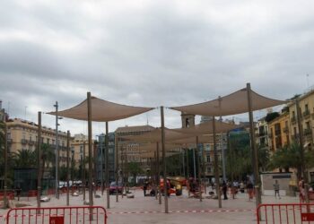 La EMT instalará los toldos de la plaza de la Reina en los próximos días para ofrecer 500 m² de sombra durante el verano 14 La EMT instalará los toldos de la plaza de la Reina en los próximos días para ofrecer 500 m² de sombra durante el verano