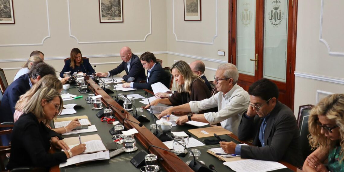 Catalá y Vox aprueban una subvención entre 10.000 y 20.000€ a la compañía de teatro de la catalanista Micalet 1 Catalá y Vox aprueban una subvención entre 10.000 y 20.000€ a la compañía de teatro de la catalanista Micalet