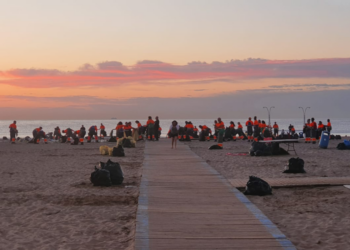 Valencia moviliza a 250 trabajadores para borrar el rastro de la noche más multitudinaria del año