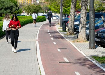 El Ajuntament bajará 450m de carril bici a la calzada en Penyaroja y eliminará 50 plazas de aparcamiento