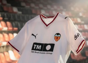 Por qué el Valencia recupera el Rojo Torino en su nueva camiseta? 14 Por qué el Valencia recupera el Rojo Torino en su nueva camiseta?