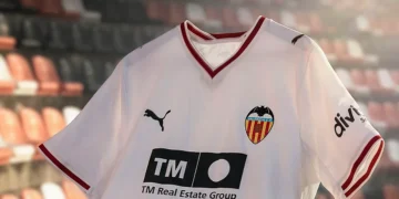 Por qué el Valencia recupera el Rojo Torino en su nueva camiseta?