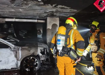Un incendio en un garaje de Jijona daña decenas de vehículos y obliga a una intervención de más de cinco horas