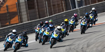 Darío Ruiz exhibe su ley en Cheste y revoluciona la MIR Racing Aspar Cup
