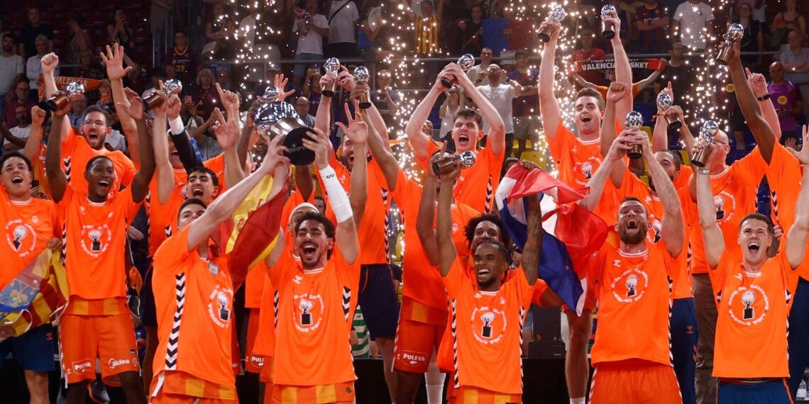 El Valencia Basket conquista la Liga ACB por segunda vez tras arrollar al Barça