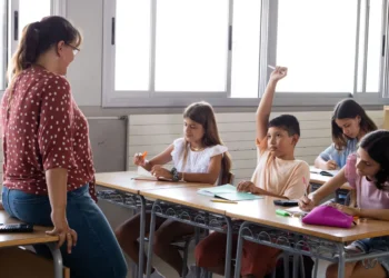 Educación mueve ficha: llegan más de 2.000 nuevas oportunidades para trabajar como profesor