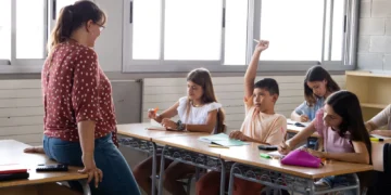 Educación mueve ficha: llegan más de 2.000 nuevas oportunidades para trabajar como profesor