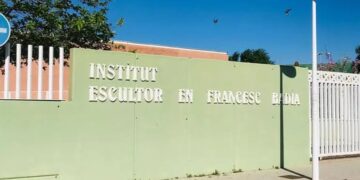 Dos menores armados con un machete y un bate son interceptados en un instituto de Foios antes de una posible agresión