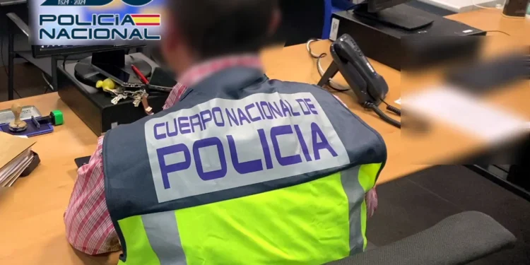 Detenido en Paterna un socio de una empresa fotovoltaica acusado de estafar más de 7.500 euros a varios clientes 1 Detenido en Paterna un socio de una empresa fotovoltaica acusado de estafar más de 7.500 euros a varios clientes