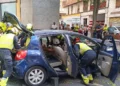 Una rama cae sobre un coche en Elche y deja atrapados a sus dos ocupantes