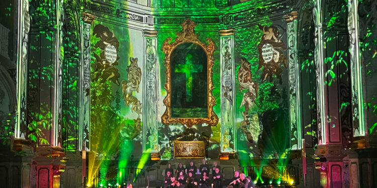 La Misión, un viaje espiritual a través de la música y la luz