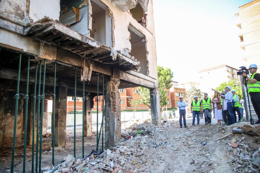 Adiós al edificio más polémico de Campanar: Valencia derriba el conocido como “Chernóbil” tras casi 40 años de abandono 7 Adios a %E2%80%98Chernobil Valencia inicia el derribo del historico edificio degradado de Campanar tras cuatro decadas de abandono 7