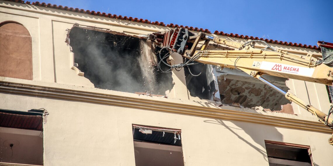 Adiós al edificio más polémico de Campanar: Valencia derriba el conocido como “Chernóbil” tras casi 40 años de abandono 1 Adiós al edificio más polémico de Campanar: Valencia derriba el conocido como “Chernóbil” tras casi 40 años de abandono