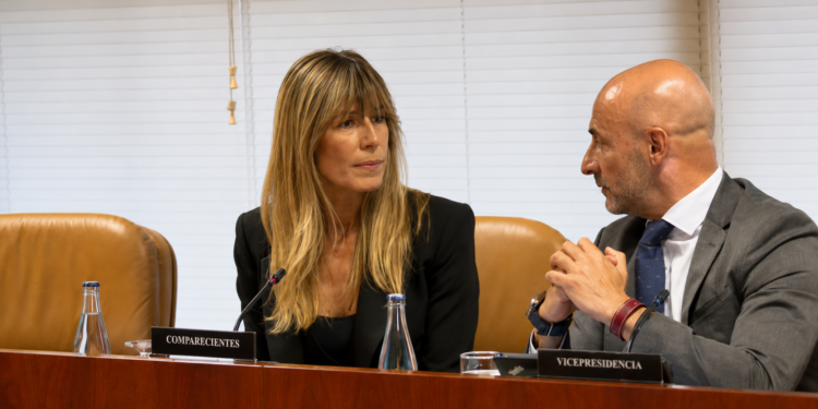 Begoña Gómez comparece ante el juez en un paso clave que podría abrir la puerta a un juicio con jurado popular
