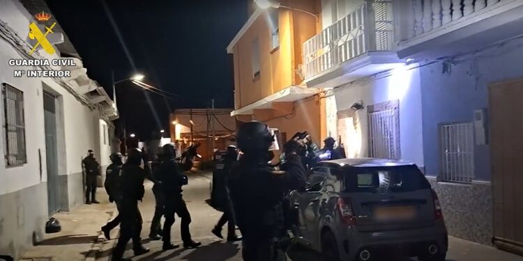 Desarticulado un violento clan familiar dedicado al narcotráfico en Carlet: 20 detenidos y cinco a prisión 1 Desarticulado un violento clan familiar dedicado al narcotráfico en Carlet: 20 detenidos y cinco a prisión