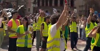 La coincidencia de la protesta docente y los actos del Corpus en la Plaza de la Virgen desata la polémica