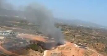 Un incendio en el vertedero de Caudete de las Fuentes moviliza a los servicios de emergencias