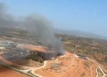 Un incendio en el vertedero de Caudete de las Fuentes moviliza a los servicios de emergencias