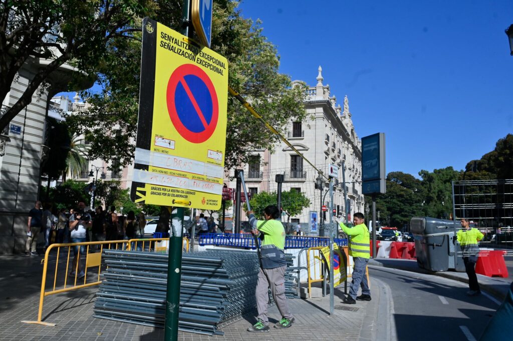 Comienza la gran transformación de la calle Colón: cinco meses de obras para modernizar la principal arteria comercial de Valencia 3 Comienza la reforma integral de la calle Colon para reconquistar sus aceras e implantar la nueva identidad Valentia 2
