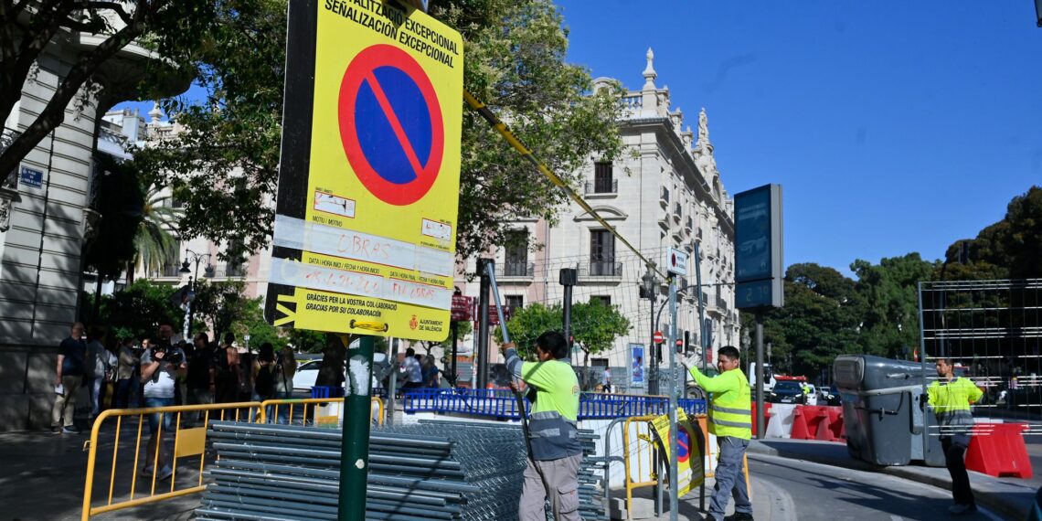 La Policía Local zanja la polémica: la manifestación del Orgullo recorrerá la calle Colón pese a las obras 1 Comienza la gran transformación de la calle Colón: cinco meses de obras para modernizar la principal arteria comercial de Valencia