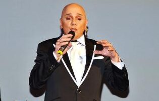 Miguel Brass, un grande del espectáculo valenciano 1 Fallece en Valéncia Miguel Brass, el gran maestro de ceremonias del 'music-hall' que revolucionó la noche valenciana