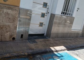 Poble Catarroja – Decidix exige medidas urgentes de accesibilidad para un vecino en silla de ruedas