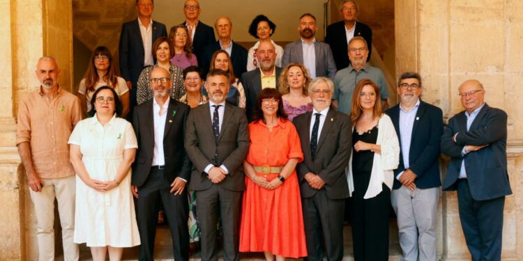 Lo Rat Penat: “La renovació de la AVL perpetua el seu caràcter polític i la seua sumissió al pancatalanisme” 1 Lo Rat Penat: “La renovació de la AVL perpetua el seu caràcter polític i la seua sumissió al pancatalanisme”