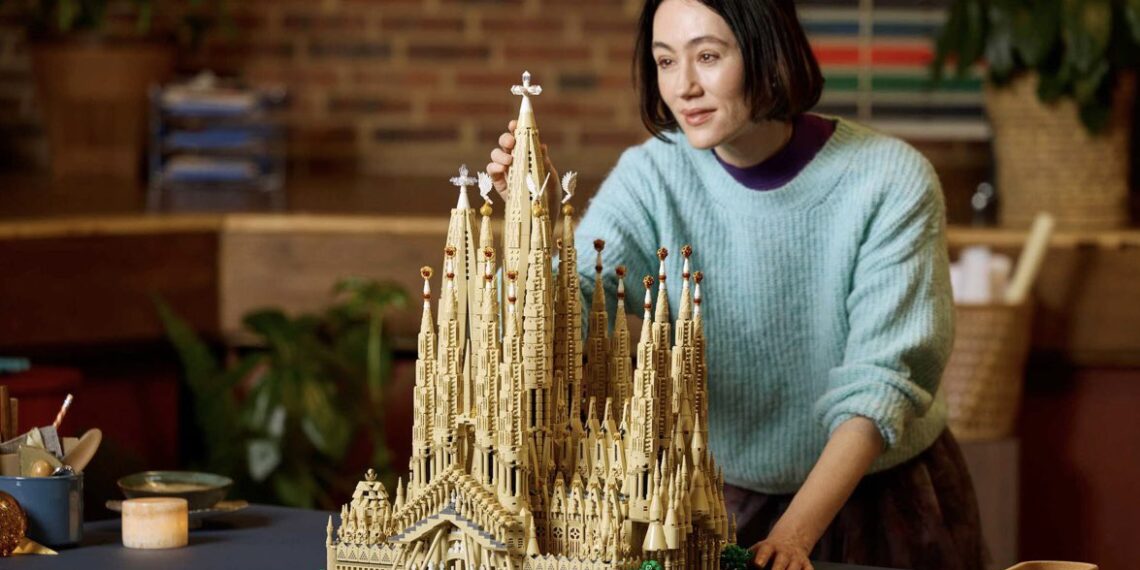 El universo LEGO corona su obra cumbre: la Sagrada Familia se convierte en su set más grande de la historia 1 El universo LEGO corona su obra cumbre: la Sagrada Familia se convierte en su set más grande de la historia
