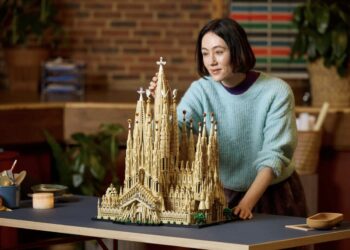 El universo LEGO corona su obra cumbre: la Sagrada Familia se convierte en su set más grande de la historia