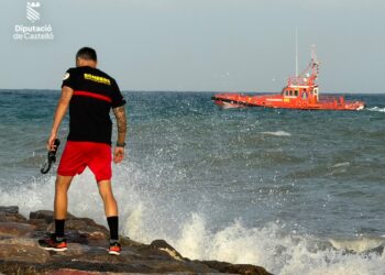 Máxima alerta en Almassora: Despliegue masivo por tierra, mar y aire para localizar a un bañista desaparecido