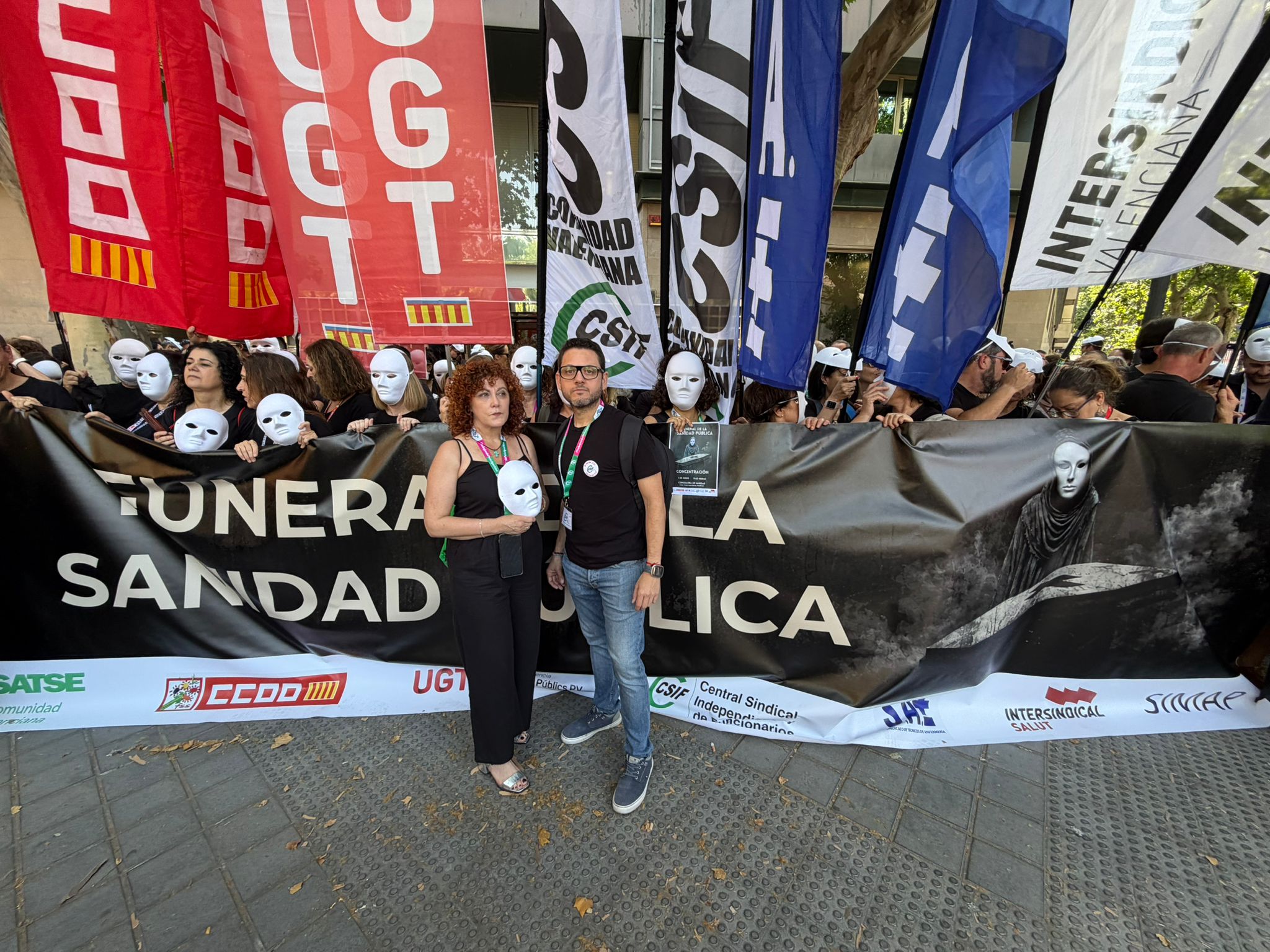 Concentración de sanitarios frente a la Consellería de Sanitat 3