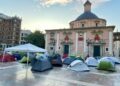 Pulso en el Cap i Casal: El profesorado acampa en la Plaza de la Virgen a las puertas del Corpus 16 Pulso en el Cap i Casal: El profesorado acampa en la Plaza de la Virgen a las puertas del Corpus