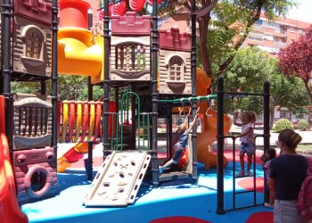 Mislata reabre el parque infantil de la plaza Príncipe de Asturias tras una renovación integral