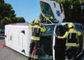 Aparatoso accidente en el puente Nou d'octubre de Valéncia tras colisionar un turismo y una ambulancia