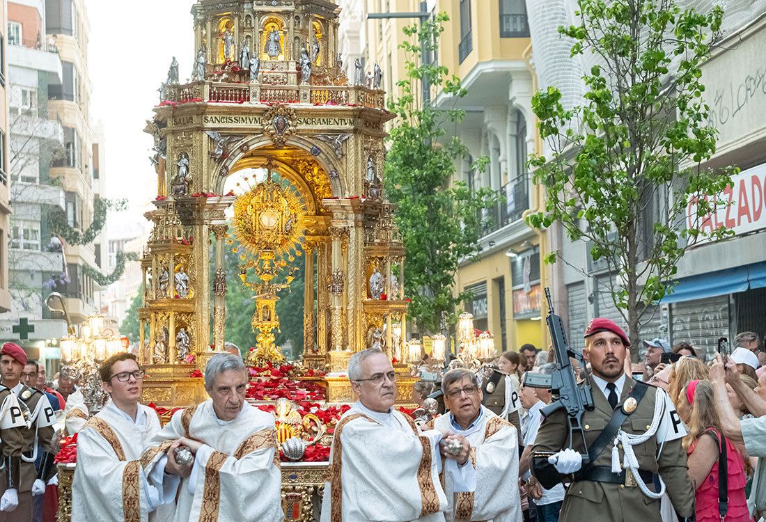 El Corpus de Valéncia desafía al calor y a las reivindicaciones sociales en una procesión de gran riqueza bíblica 26