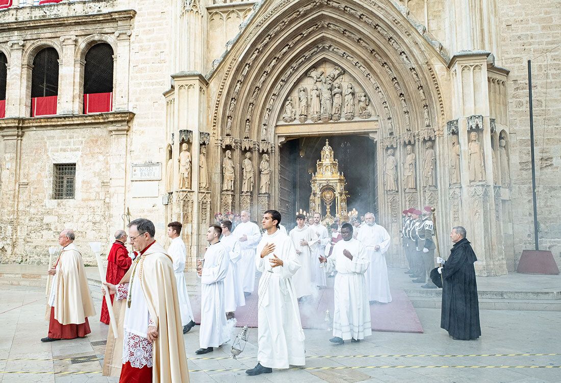El Corpus de Valéncia desafía al calor y a las reivindicaciones sociales en una procesión de gran riqueza bíblica 25 HKSdeCkXMAAnCcn