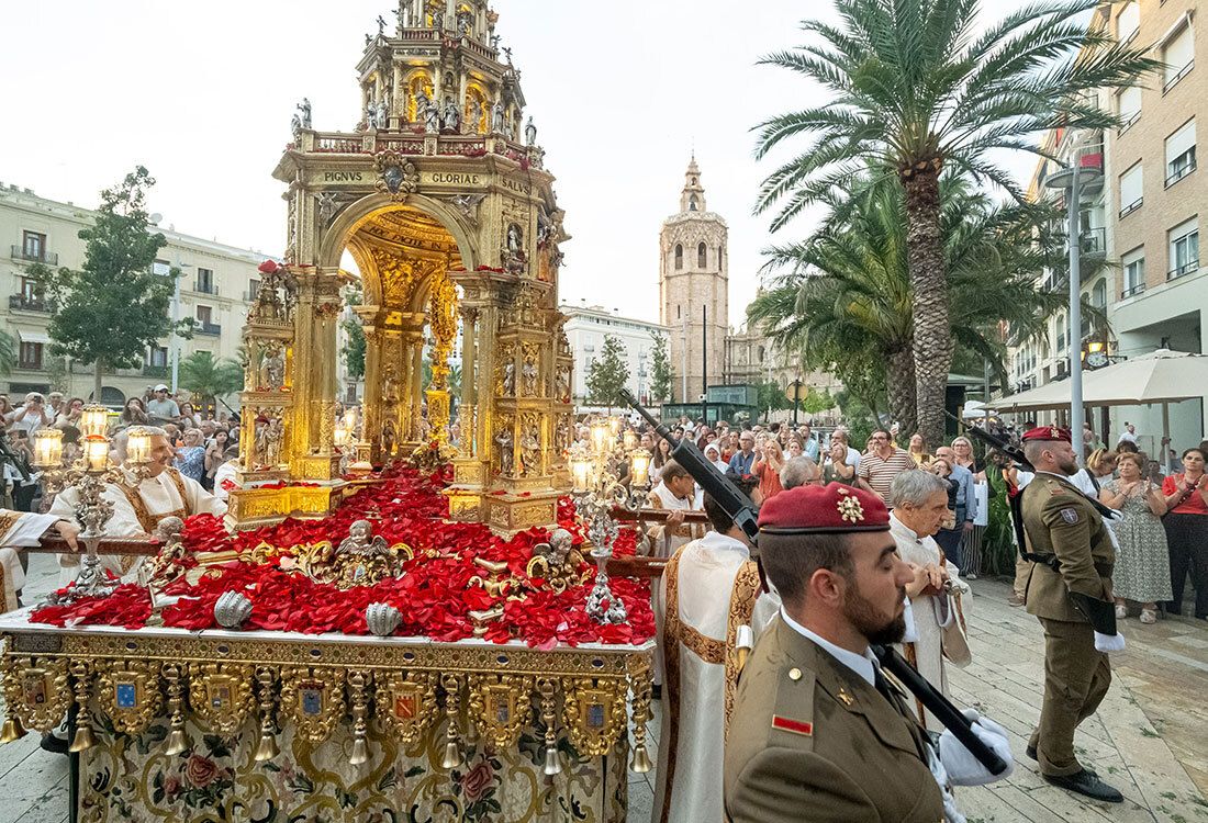 El Corpus de Valéncia desafía al calor y a las reivindicaciones sociales en una procesión de gran riqueza bíblica 27 HKSdeDEWEAAgv8h