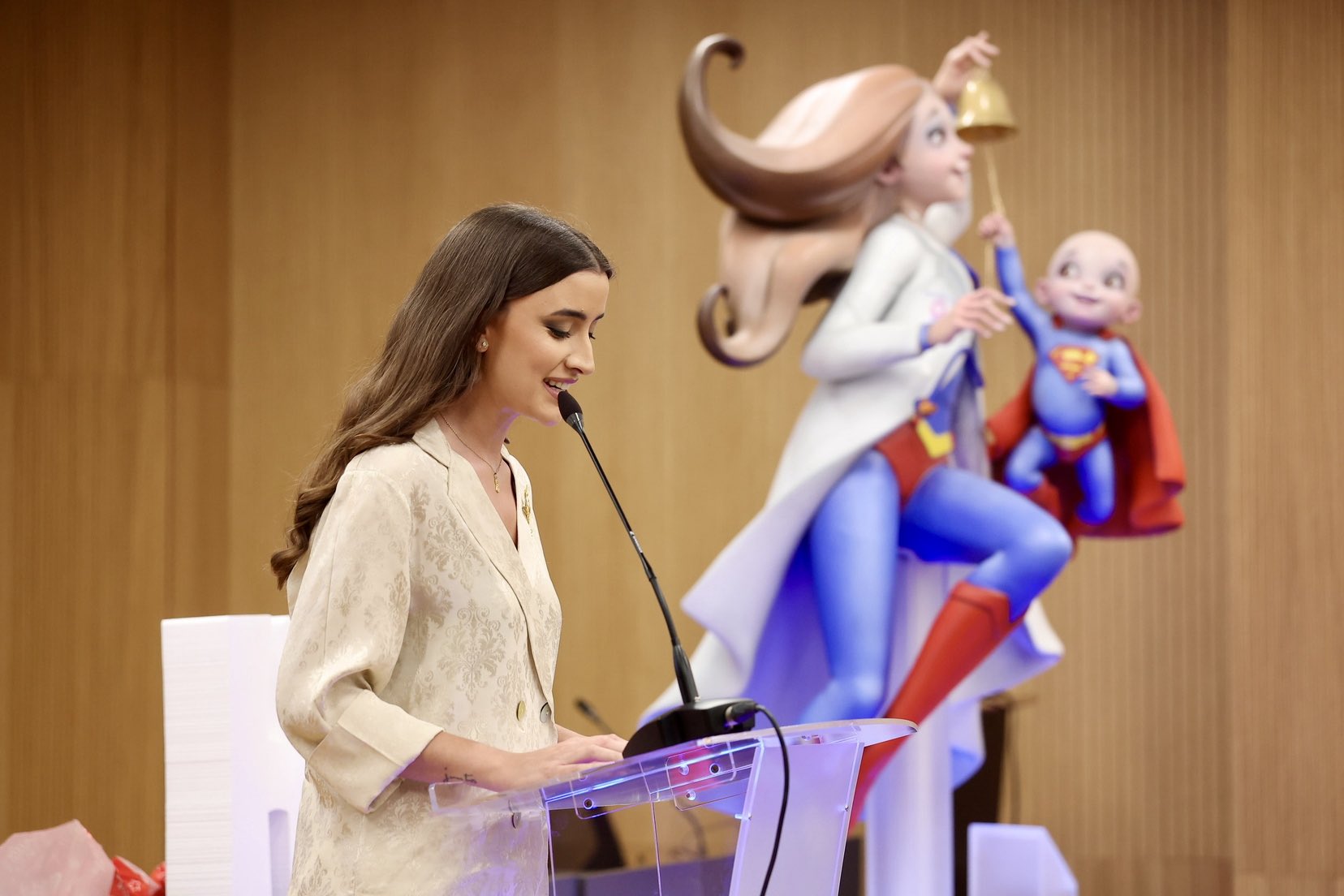 Las Fallas se vuelcan con la Ciencia: Entregan al Incliva el ninot hope y la recaudación solidaria 2 HKeTMd8WUAI4Ztu