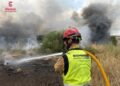 Extinguido el incendio de vegetación en Almassora tras afectar a campos abandonados con vertidos incontrolados 14 Extinguido el incendio de vegetación en Almassora tras afectar a campos abandonados con vertidos incontrolados