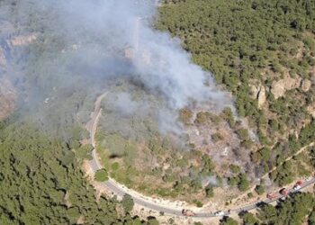 Declarado oficialmente estabilizado el incendio de Serra y reabierto el Puerto de Sagunto
