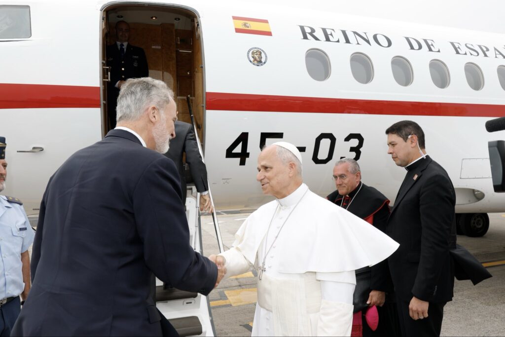 León XIV regresa al Vaticano en un avión de Felipe VI