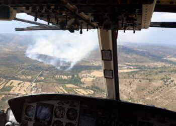 El incendio forestal de Forcall corta completamente la C-14 a la circulación