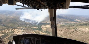 El incendio forestal de Forcall corta completamente la C-14 a la circulación
