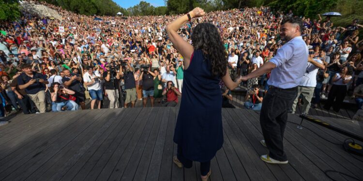Éxito de convocatoria en Valencia: Oltra y Rufián desbordan los límites del Parque de Cabecera