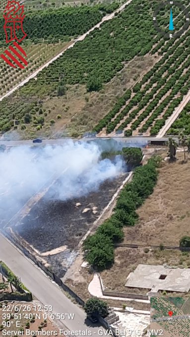 Jornada complicada en Castellón: Emergencias extingue tres incendios y redobla esfuerzos en otro en Benicarló 3 HLajJeaXEAAXBQ7