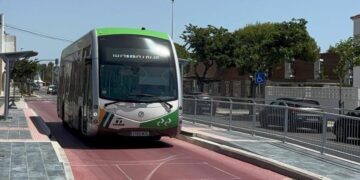 El TRAM de Castellón estrena su conexión directa con la playa y sin transbordos para la temporada de verano